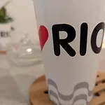 Apartamento Em Rua Tranquila Em Copacabana!